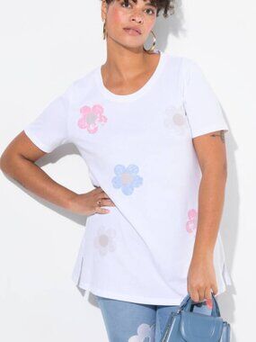 NWT A-line 3D flower T-shirt with plush flowers